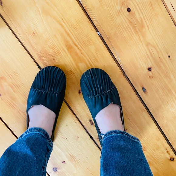 CHOCOLAT BLU Women's Flats - Picture 9 of 11